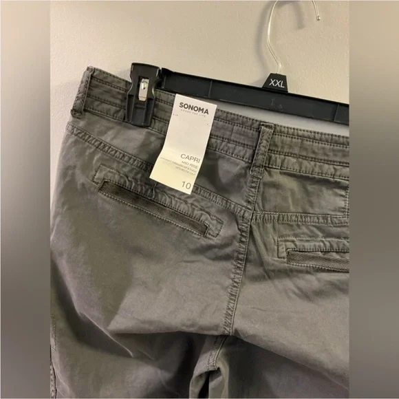 Sonoma Goods for Life 6 pocket midrise dark gray utility Capri Woman’s 10 - Picture 4 of 9
